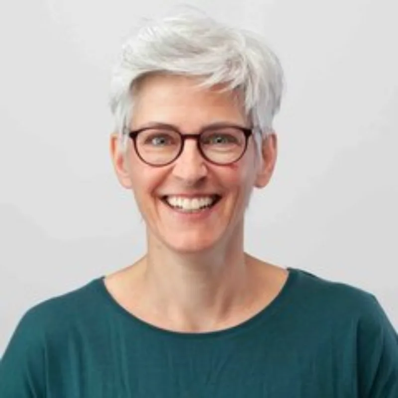 Alexandra Koch, Trainer at FIVE MOVES